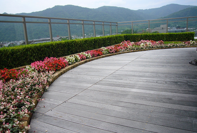 京都嵐山で屋上庭園
